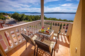 Appartement mit Balkon und Meerblick